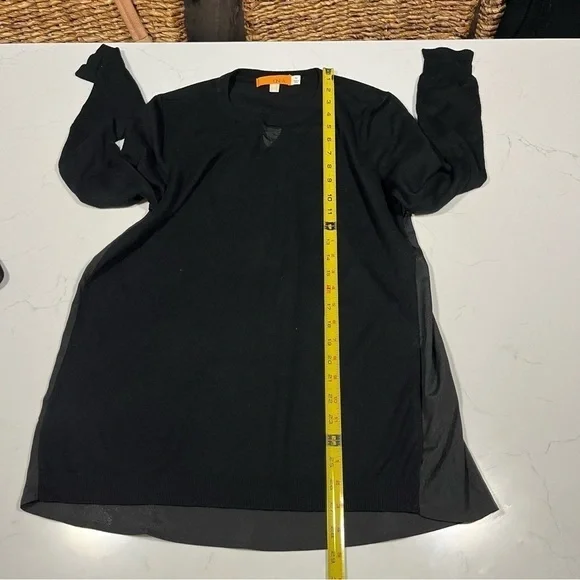 One A Black Keyhole High Low Knit Top Medium - Picture 10 of 10